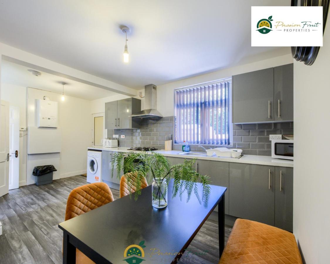 3 Bedroom Coventry House By Passionfruitproperties With Free Wi-Fi, Large Garden And Driveway - 52Nrc Εξωτερικό φωτογραφία