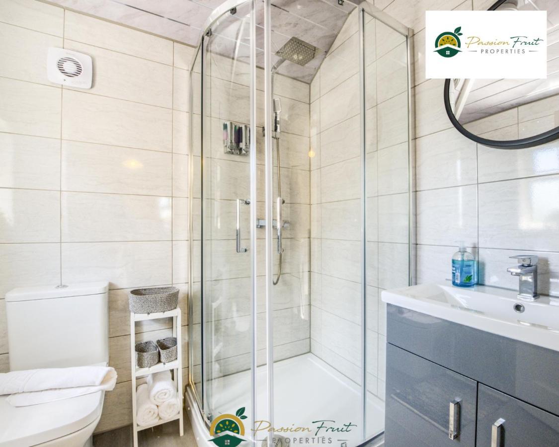 3 Bedroom Coventry House By Passionfruitproperties With Free Wi-Fi, Large Garden And Driveway - 52Nrc Εξωτερικό φωτογραφία