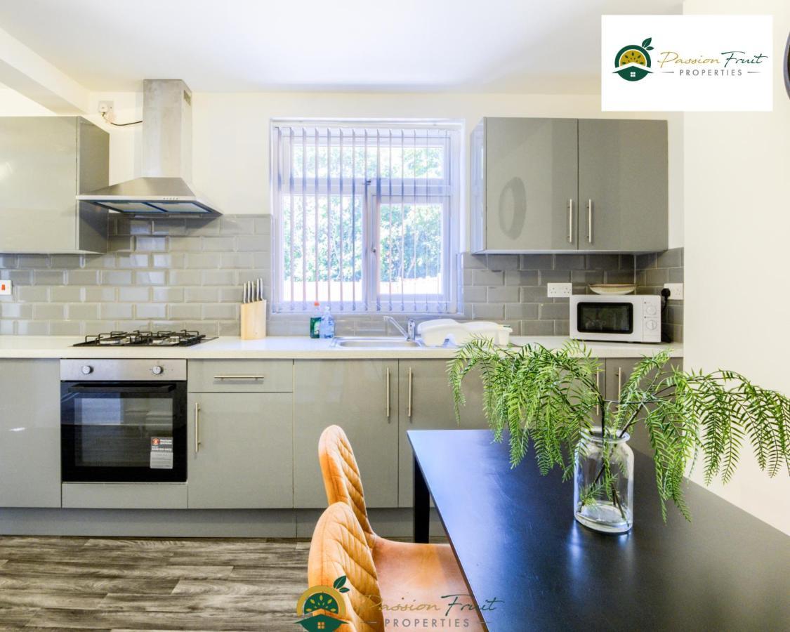 3 Bedroom Coventry House By Passionfruitproperties With Free Wi-Fi, Large Garden And Driveway - 52Nrc Εξωτερικό φωτογραφία