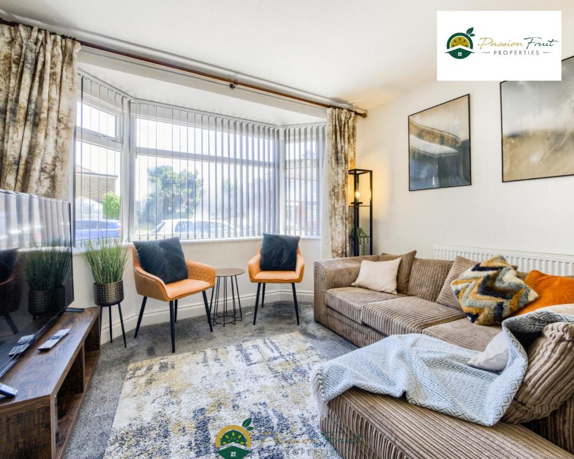 3 Bedroom Coventry House By Passionfruitproperties With Free Wi-Fi, Large Garden And Driveway - 52Nrc Εξωτερικό φωτογραφία