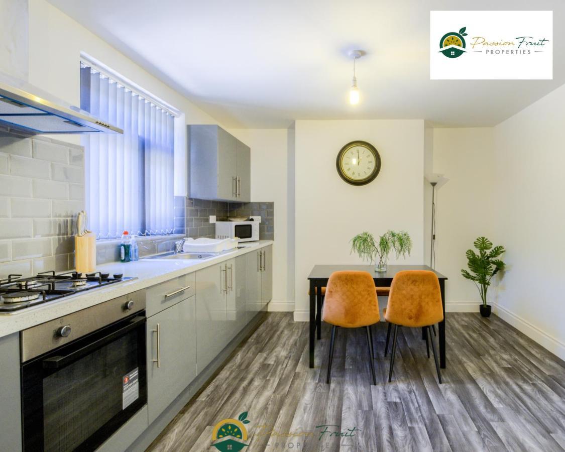 3 Bedroom Coventry House By Passionfruitproperties With Free Wi-Fi, Large Garden And Driveway - 52Nrc Εξωτερικό φωτογραφία