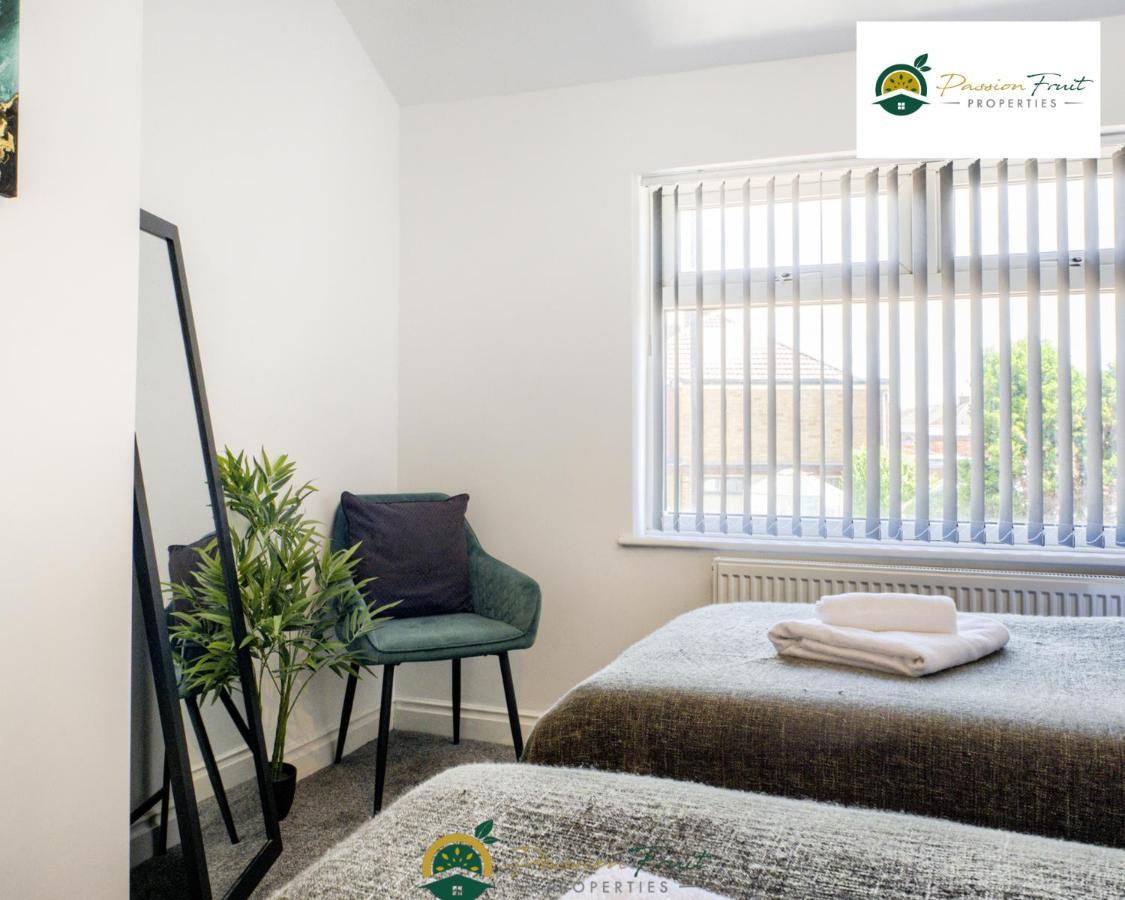 3 Bedroom Coventry House By Passionfruitproperties With Free Wi-Fi, Large Garden And Driveway - 52Nrc Εξωτερικό φωτογραφία