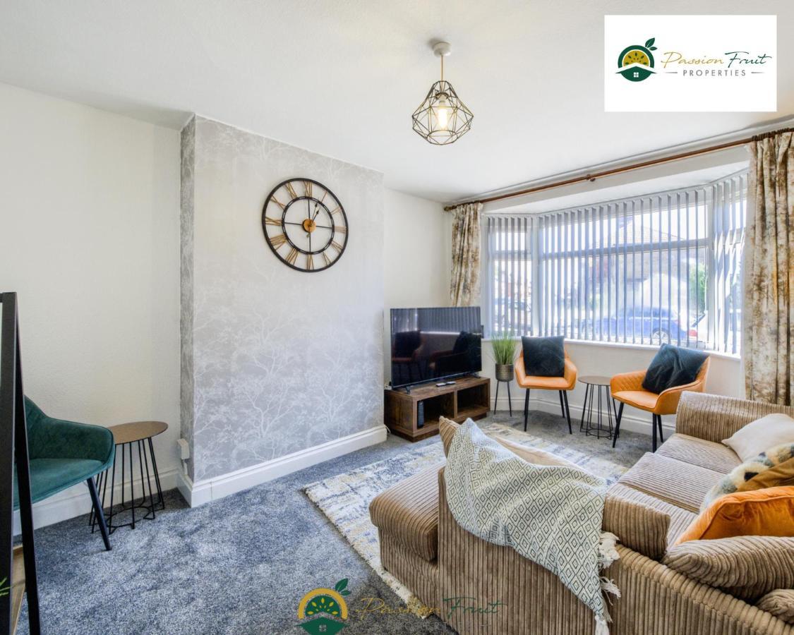 3 Bedroom Coventry House By Passionfruitproperties With Free Wi-Fi, Large Garden And Driveway - 52Nrc Εξωτερικό φωτογραφία