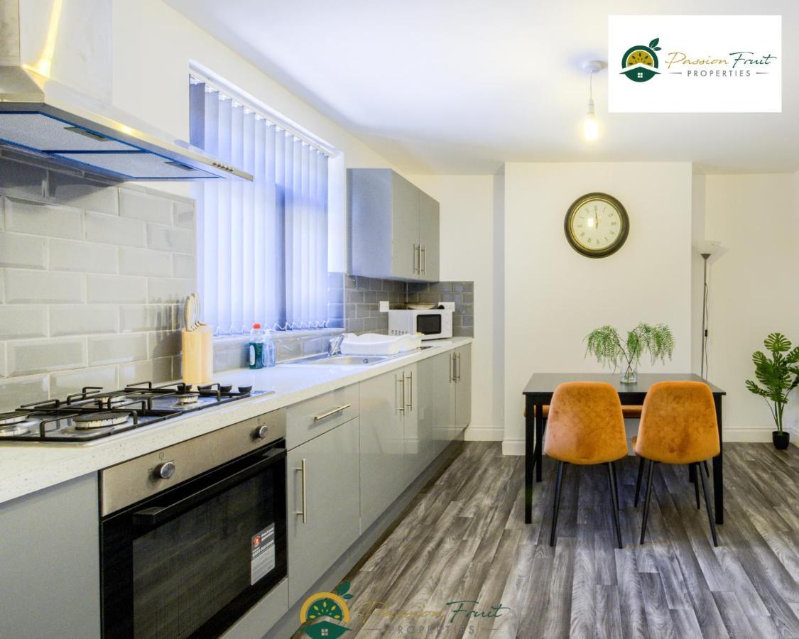 3 Bedroom Coventry House By Passionfruitproperties With Free Wi-Fi, Large Garden And Driveway - 52Nrc Εξωτερικό φωτογραφία