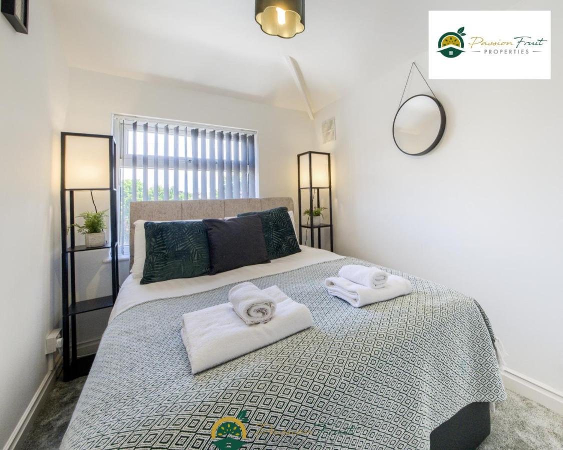 3 Bedroom Coventry House By Passionfruitproperties With Free Wi-Fi, Large Garden And Driveway - 52Nrc Εξωτερικό φωτογραφία