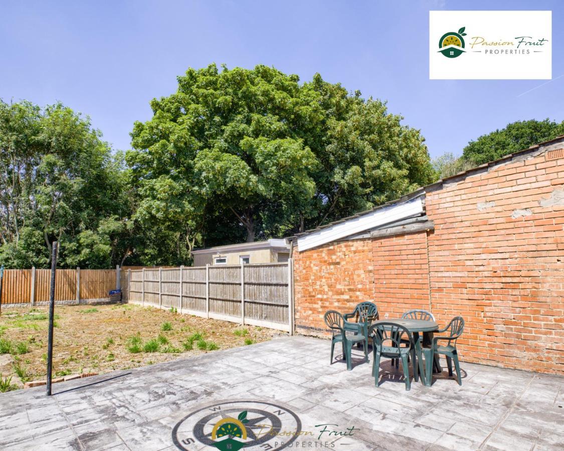 3 Bedroom Coventry House By Passionfruitproperties With Free Wi-Fi, Large Garden And Driveway - 52Nrc Εξωτερικό φωτογραφία